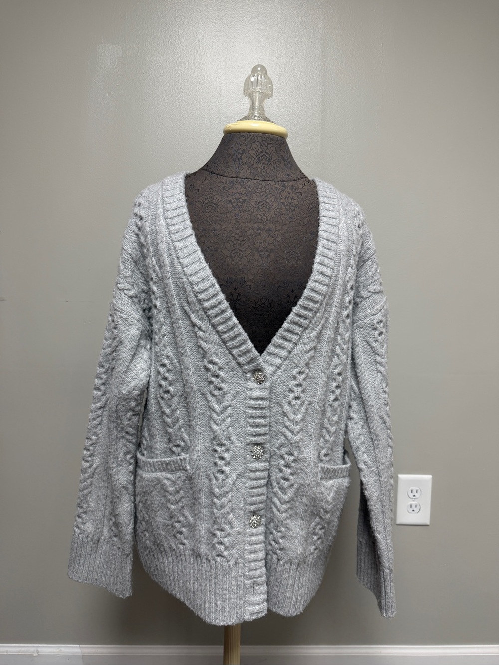 Cozy Women's Grey Cable-Knit V-Neck Cardigan Sweater